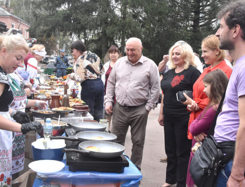 «Деруни-донати-дрони» – як у Коростені пройшов благодійний ярмарок?