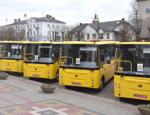 Громадам Житомирщини передали 16 шкільних автобусів