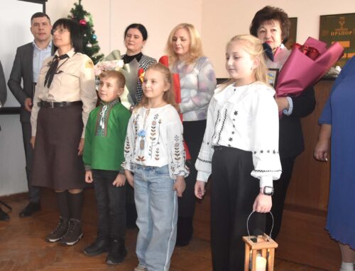 Пластуни Коростеня передали головам громад Вифлеємський вогонь миру