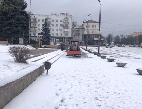 Сніг у Коростені: комунальники розпочали прибирання доріг і тротуарів