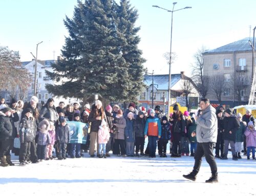 Як проходять зимові розваги для дітей на центральній площі міста