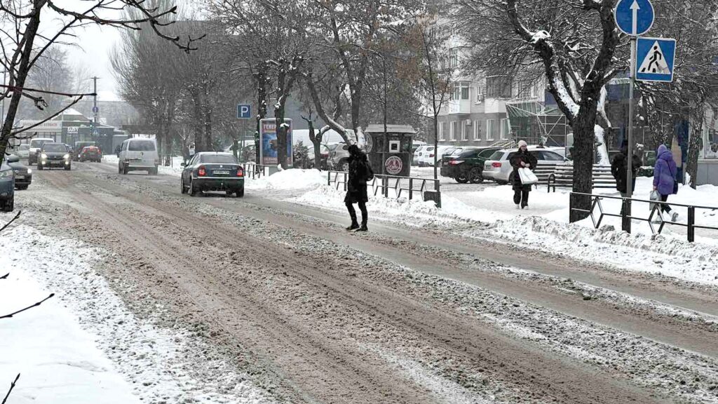 боротьба зі снігом коростень