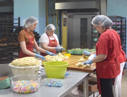 Коростенський хлібозавод випікає паски до Великодня