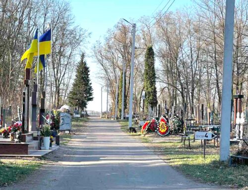На кладовищі триває підготовка до Провідної неділі