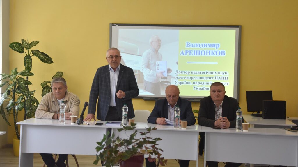 круглий стіл коростень