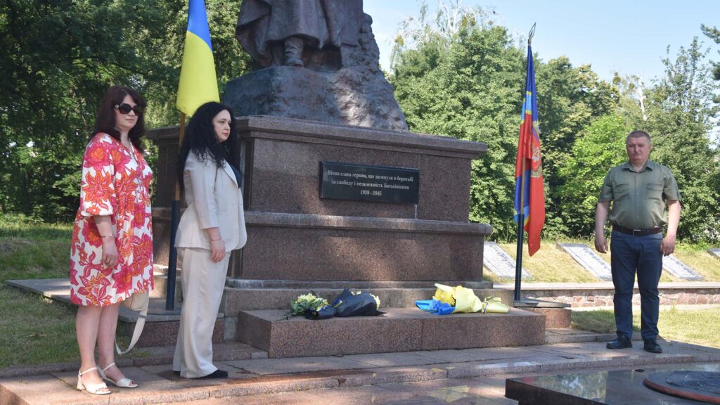 DSC0013 вшанування жертв коростень