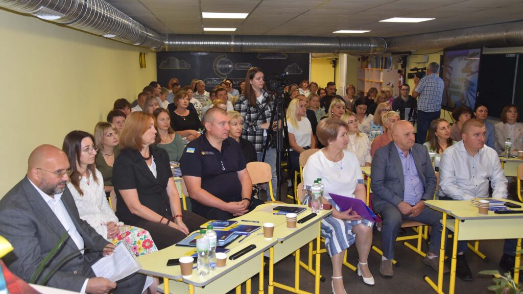 DSC0011 педагогічний форум 2026